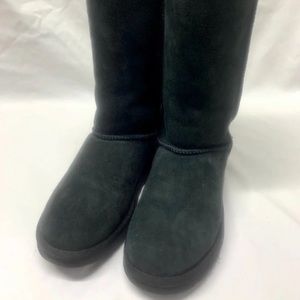 Black ugg 7